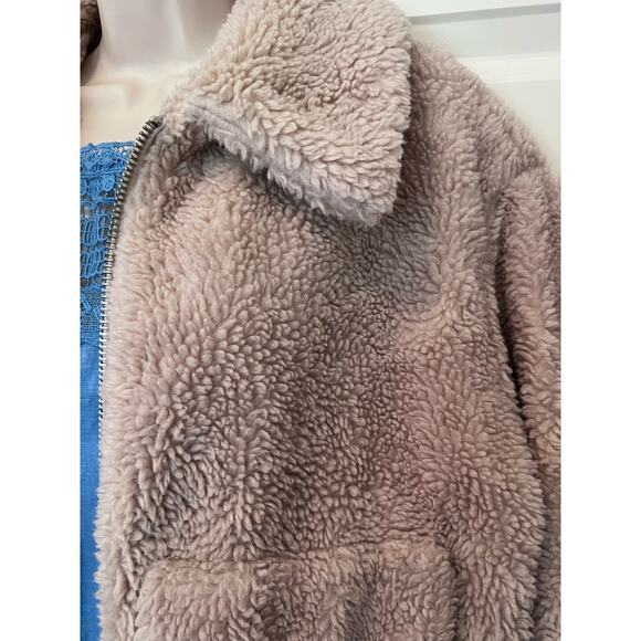Urban Outfitters Teddy Bear Jacket, Size M, Tan / Light Brown Colored, NWOT - Picture 4 of 9